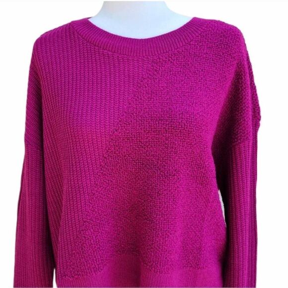 Two One Two New York Fucsia Geometric Textures Knit Crew Sweater size Medium New - Picture 5 of 13